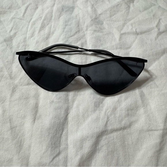 Vera Wang Accessories - Simply Vera by Vera Wang Black Cat Eye Sunglasses